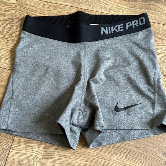 Nike Pro shorts - Picture 1 of 3